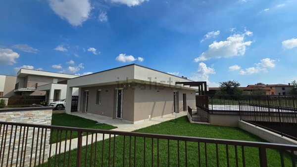casa indipendente in vendita a Brusaporto