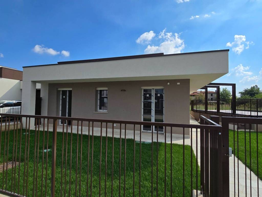 casa indipendente in vendita a Brusaporto