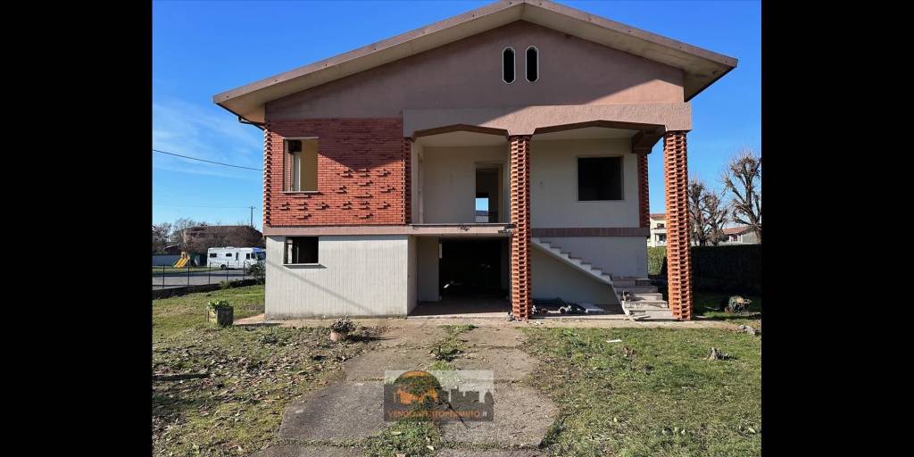 casa indipendente in vendita a Calcinate