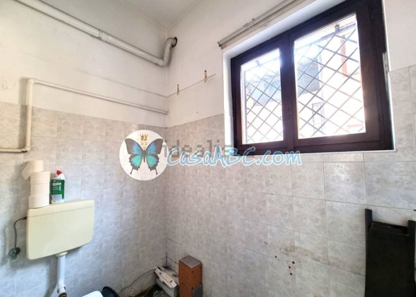 locale commerciale in vendita a Calcinate