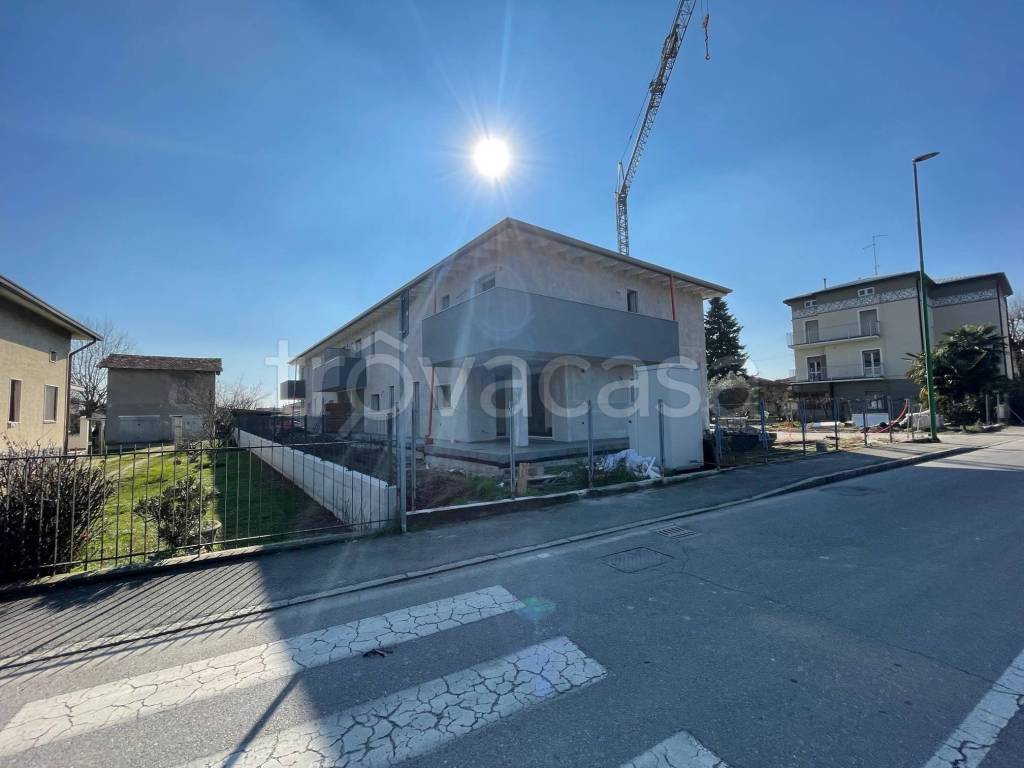 casa indipendente in vendita a Calcinate