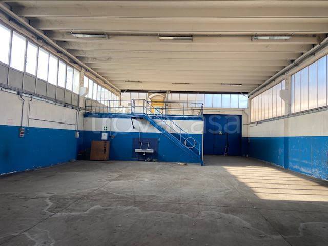 locale commerciale in vendita a Calcinate