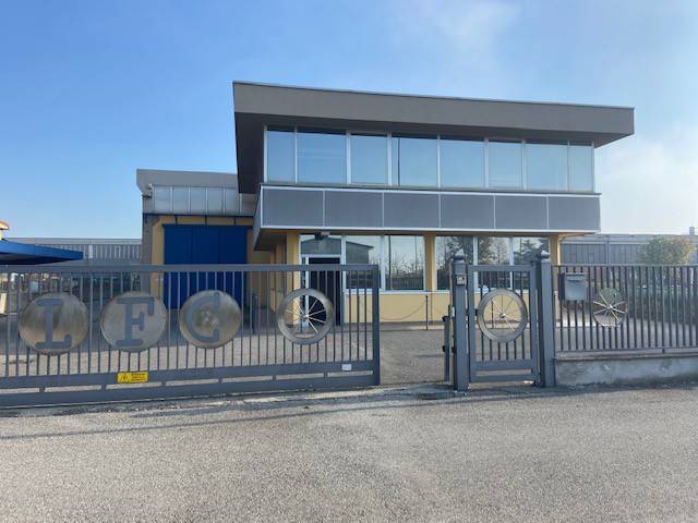 locale commerciale in vendita a Calcinate