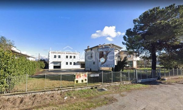 locale commerciale in vendita a Calcinate