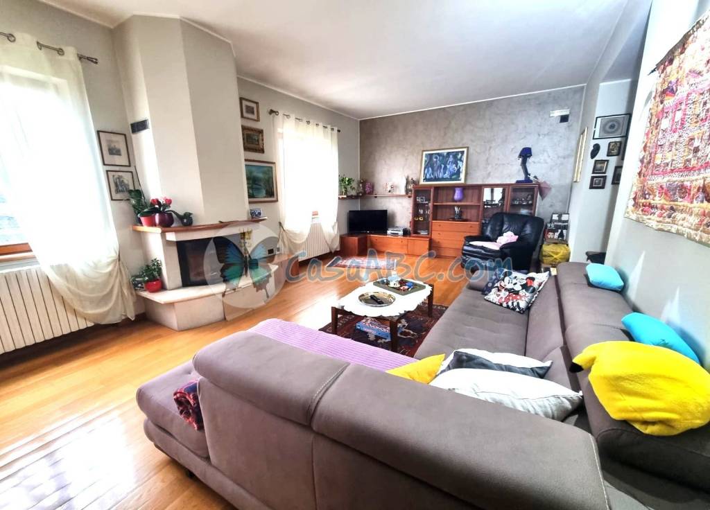 casa indipendente in vendita a Calcinate