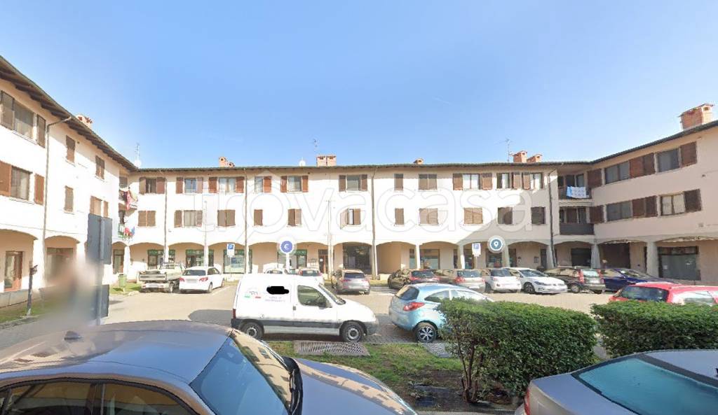 locale commerciale in vendita a Calcinate