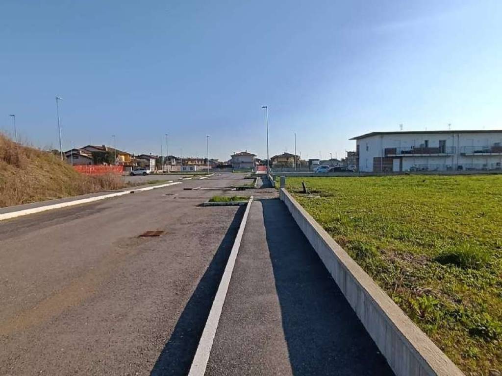 terreno edificabile in vendita a Calcinate