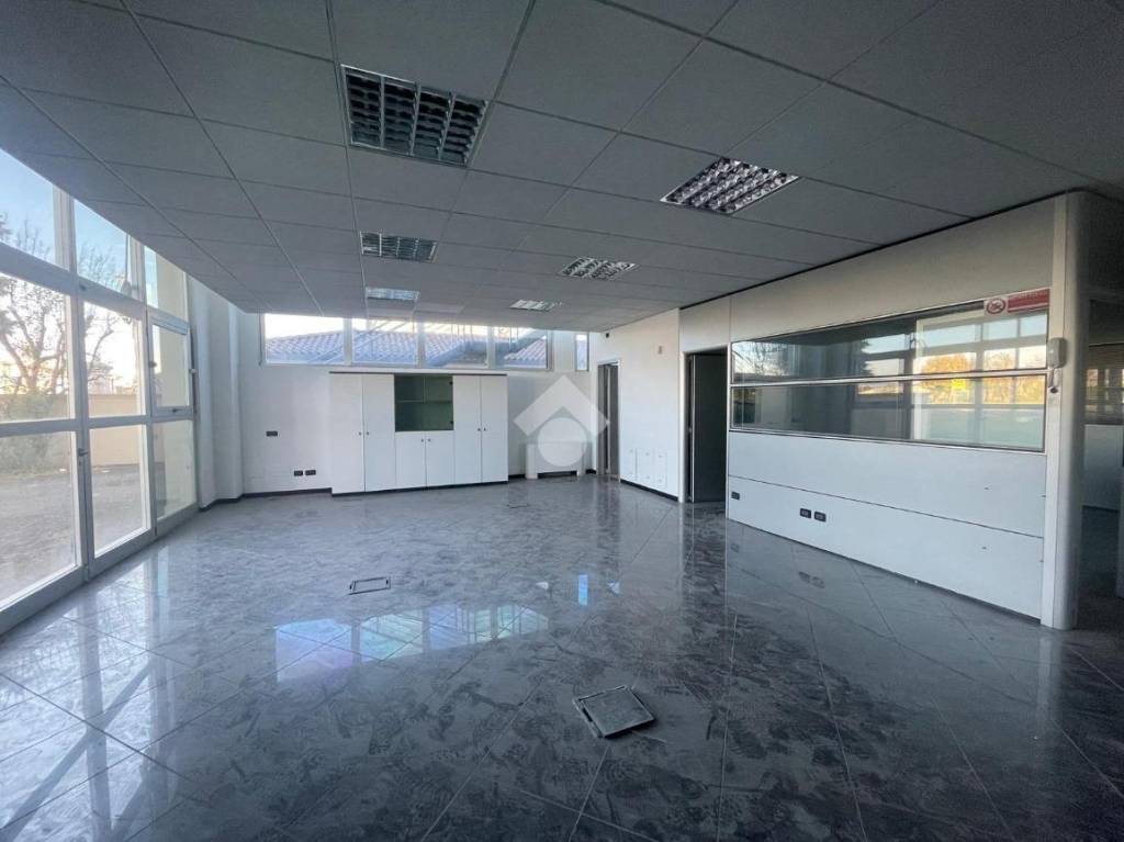 locale commerciale in vendita a Calcinate