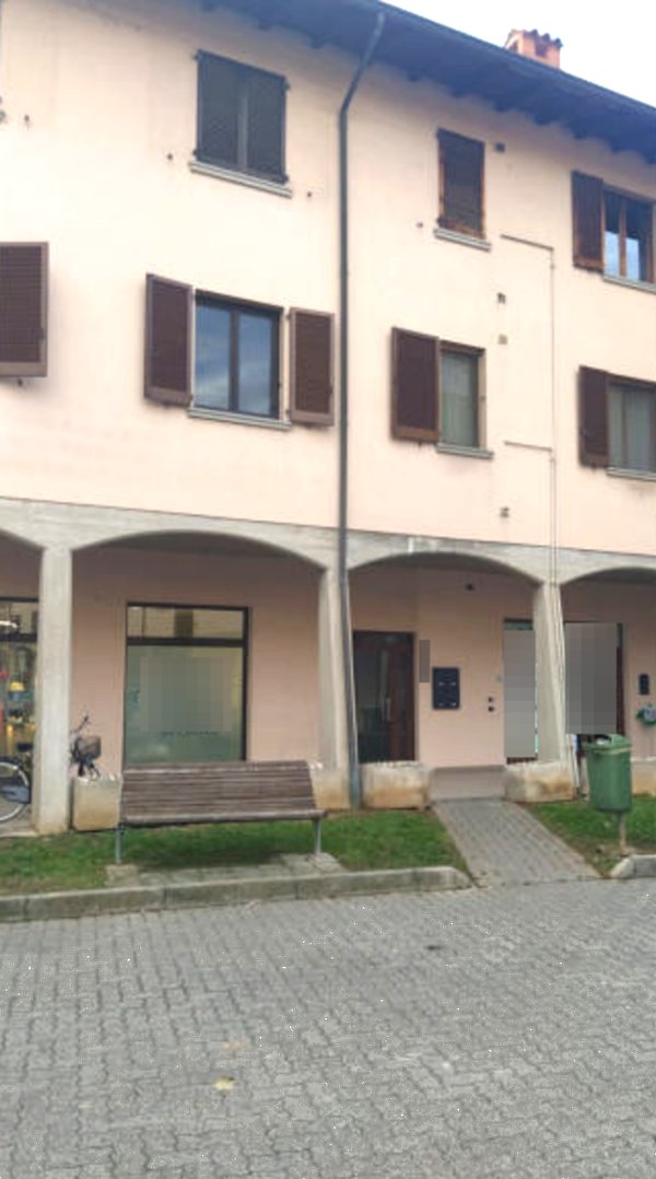 locale di sgombero in vendita a Calcinate
