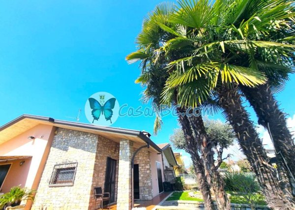 casa indipendente in vendita a Calcinate