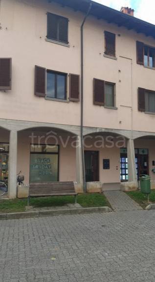 locale commerciale in vendita a Calcinate