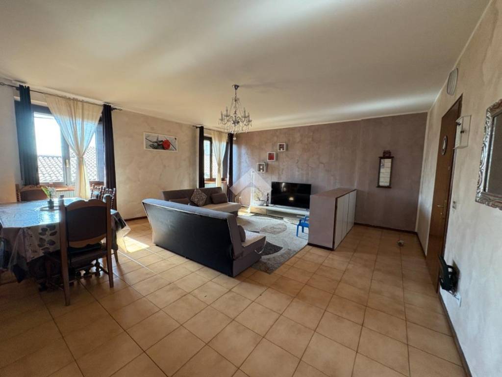 appartamento in vendita a Calcinate