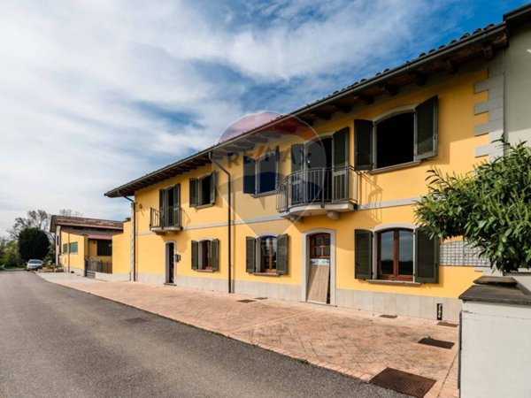 locale commerciale in vendita a Calcinate