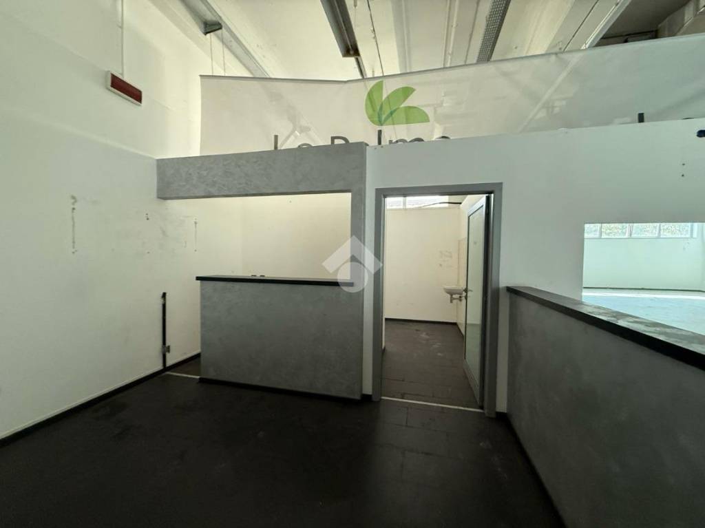 locale commerciale in vendita a Calcinate