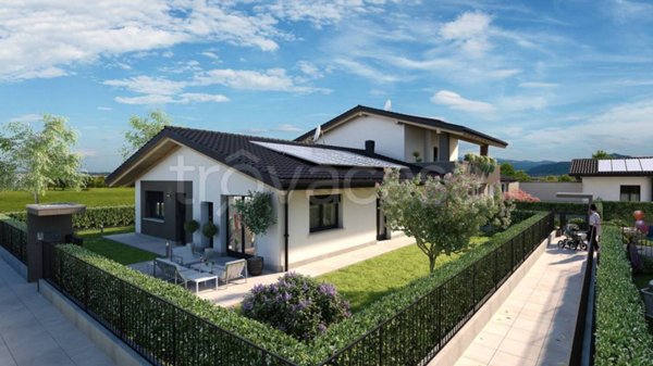 casa indipendente in vendita a Calcinate