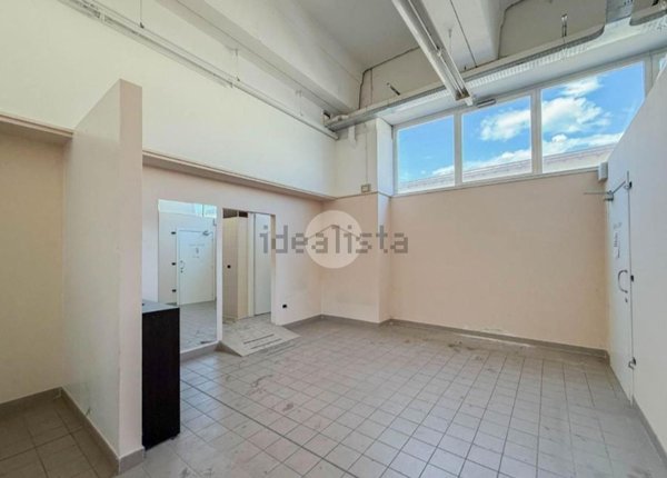 locale di sgombero in vendita a Calcinate