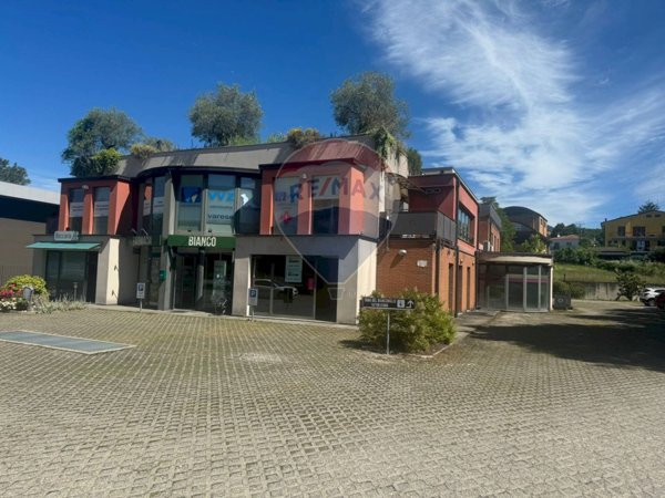 negozio in vendita a Calcinate
