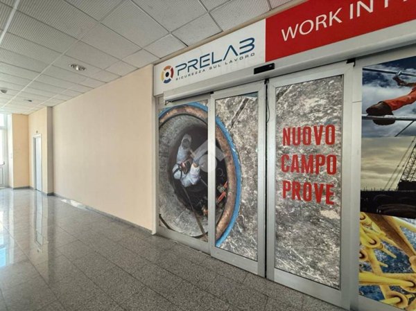locale commerciale in vendita a Calcinate