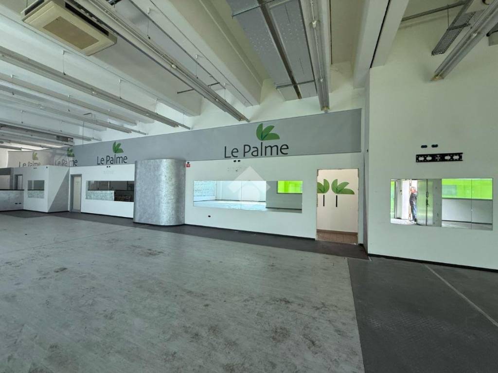 locale commerciale in vendita a Calcinate