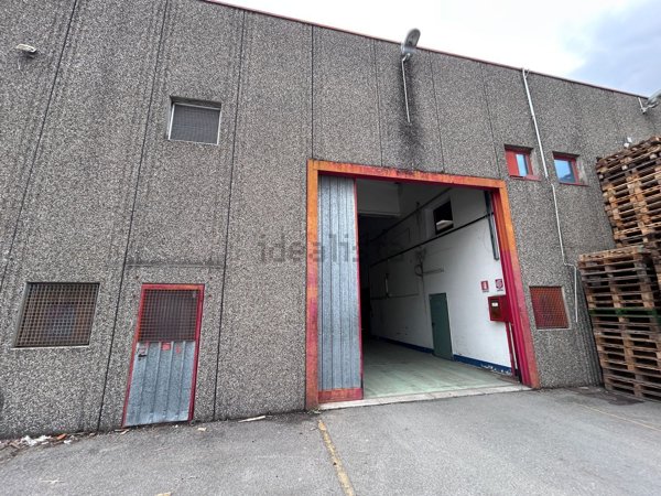 capannone in vendita a Calcinate