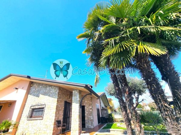 casa indipendente in vendita a Calcinate