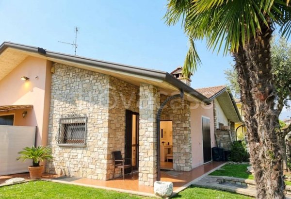 casa indipendente in vendita a Calcinate