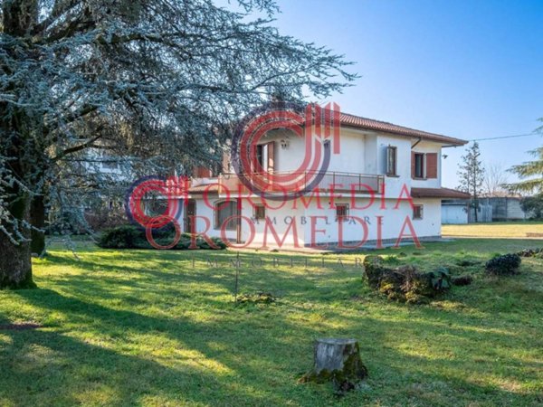 casa indipendente in vendita a Calcinate
