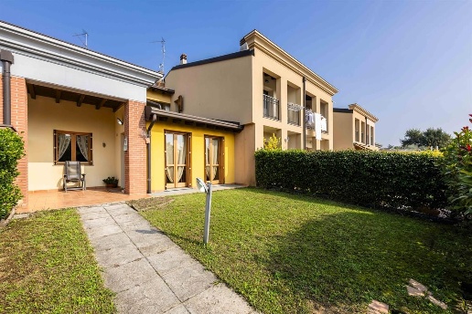 casa indipendente in vendita a Calcinate
