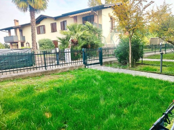 casa indipendente in vendita a Calcinate