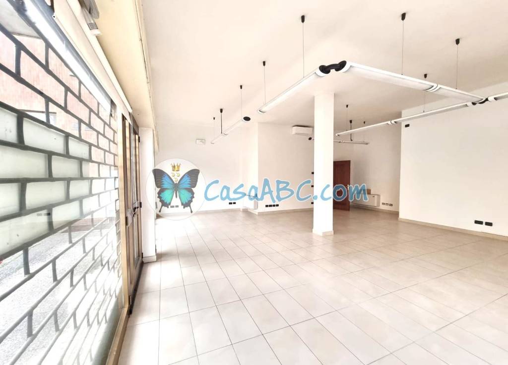 negozio in vendita a Calcinate