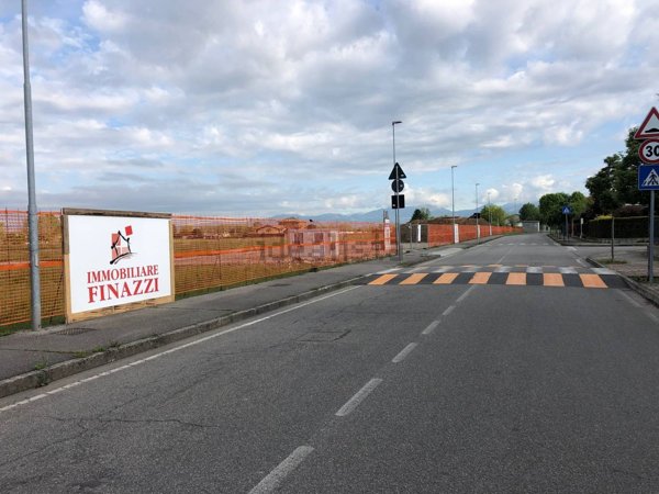 terreno edificabile in vendita a Calcinate