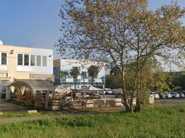 negozio in vendita a Calcinate