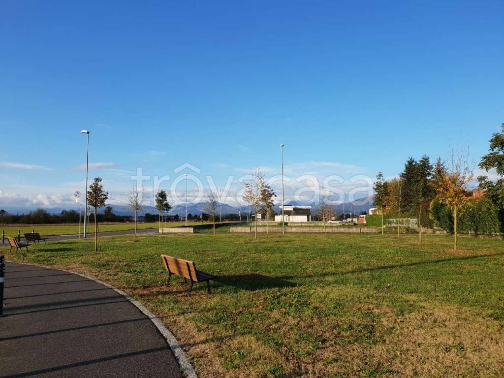 terreno edificabile in vendita a Calcinate