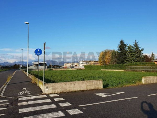 terreno edificabile in vendita a Calcinate