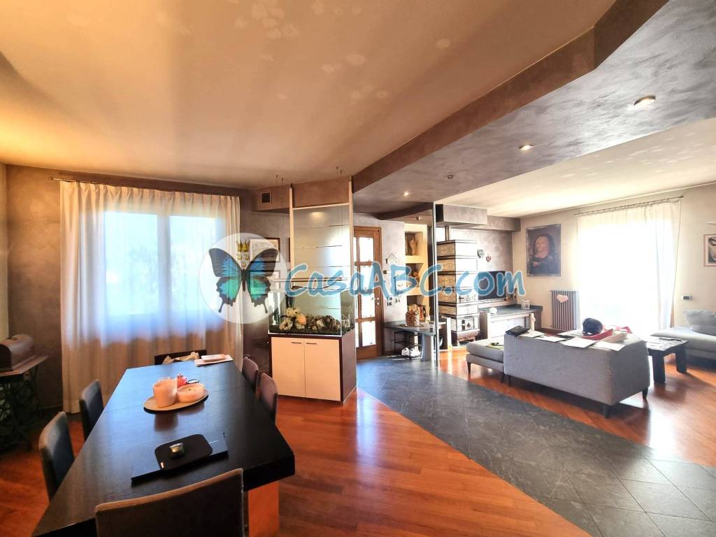 casa indipendente in vendita a Calcinate