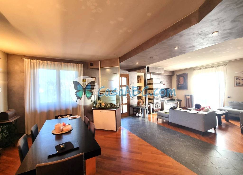 casa indipendente in vendita a Calcinate