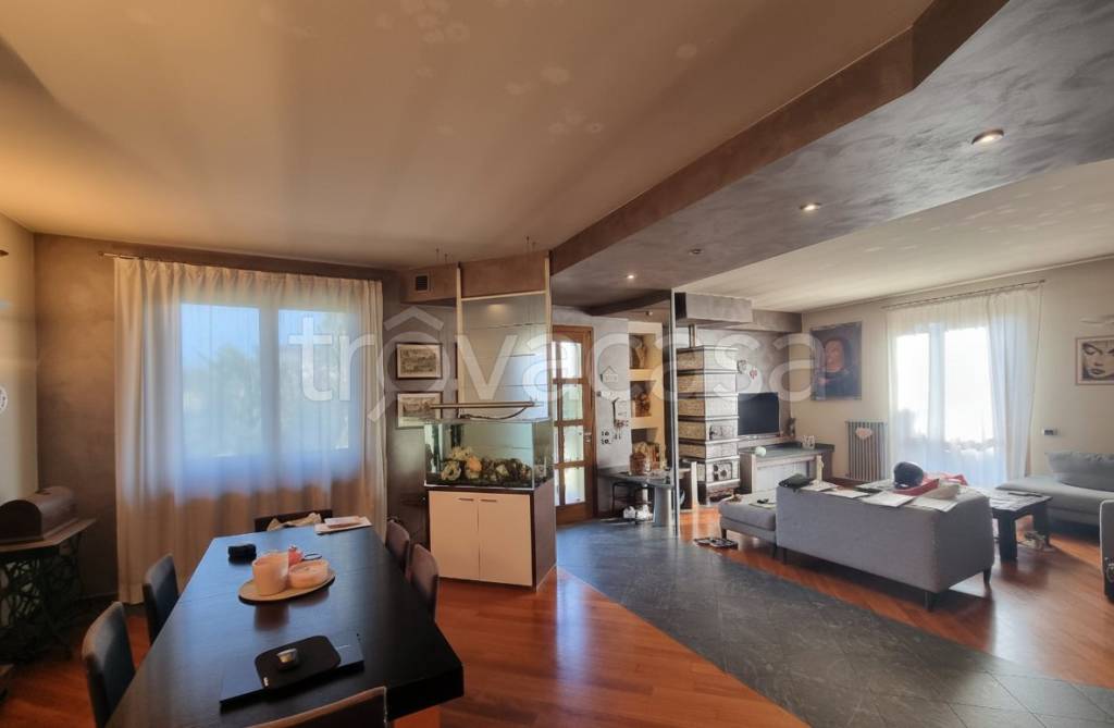 casa indipendente in vendita a Calcinate