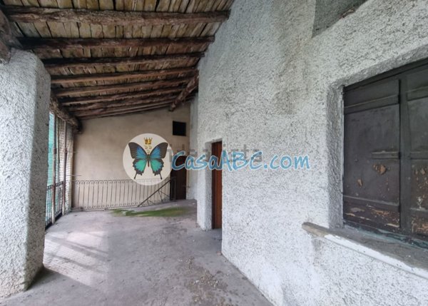 casale in vendita a Calcinate