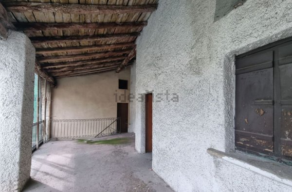 casale in vendita a Calcinate