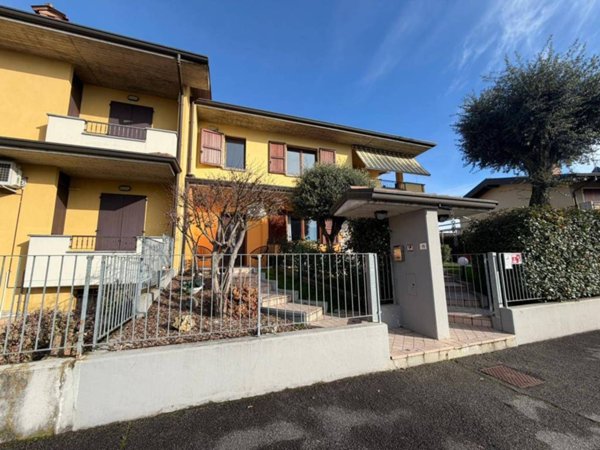 casa indipendente in vendita a Calcinate