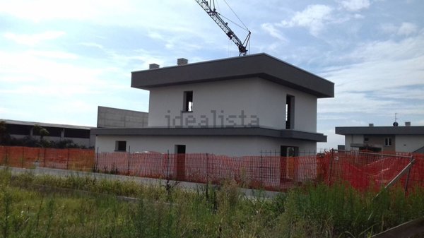 casa indipendente in vendita a Calcinate