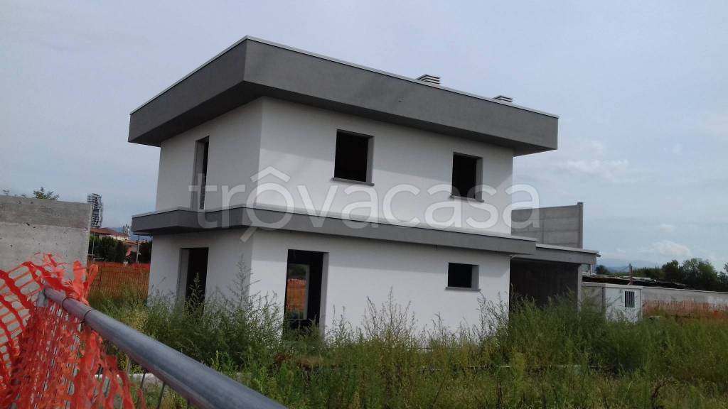 casa indipendente in vendita a Calcinate