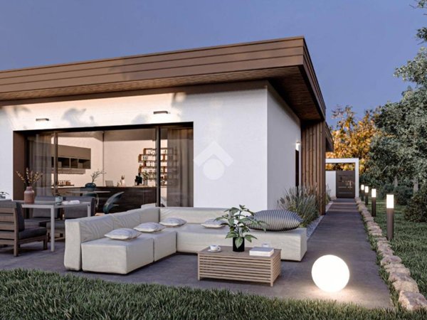 casa indipendente in vendita a Calcinate