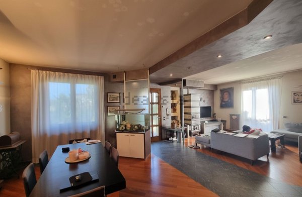 casa indipendente in vendita a Calcinate