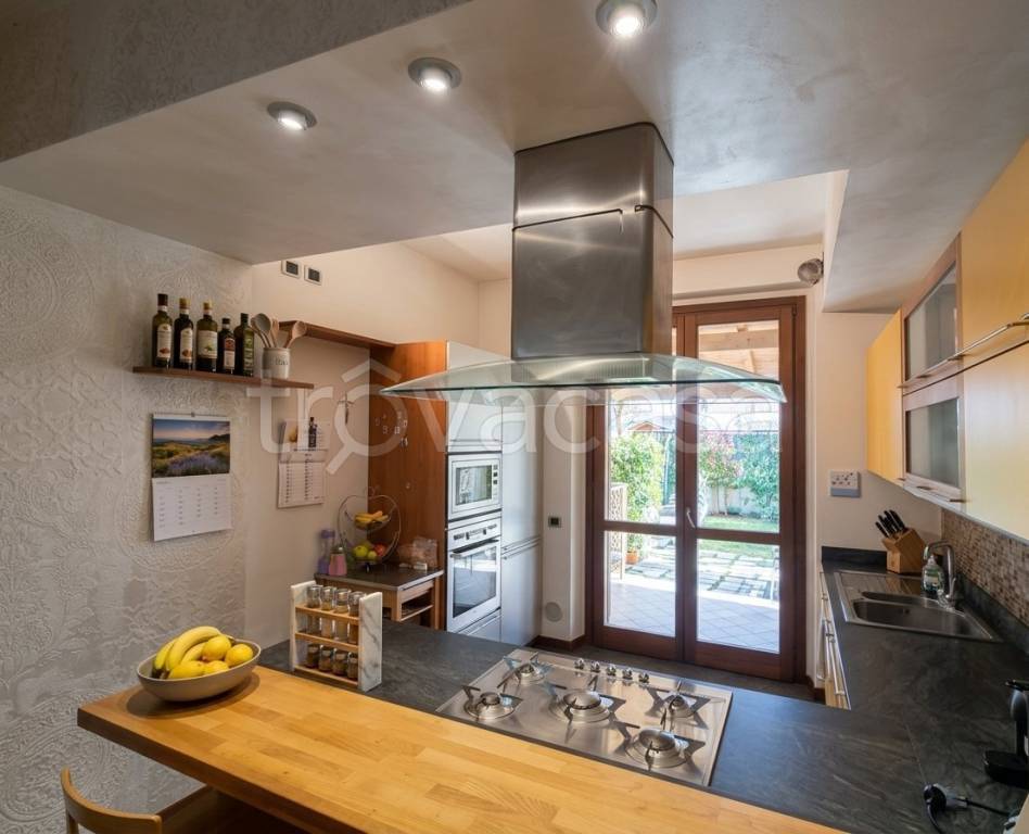 casa indipendente in vendita a Calcinate