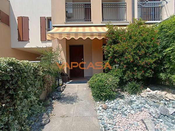 casa indipendente in vendita a Calcinate