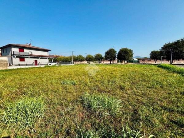 casa indipendente in vendita a Calcinate