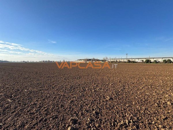 terreno in vendita a Calcinate