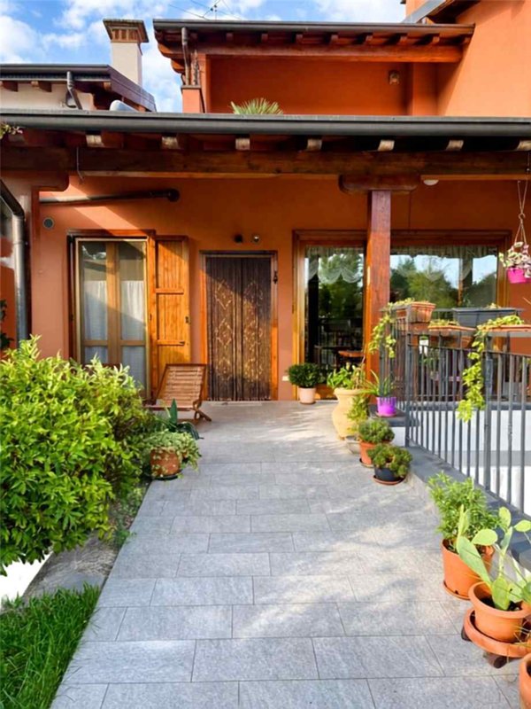 casa indipendente in vendita a Calcinate