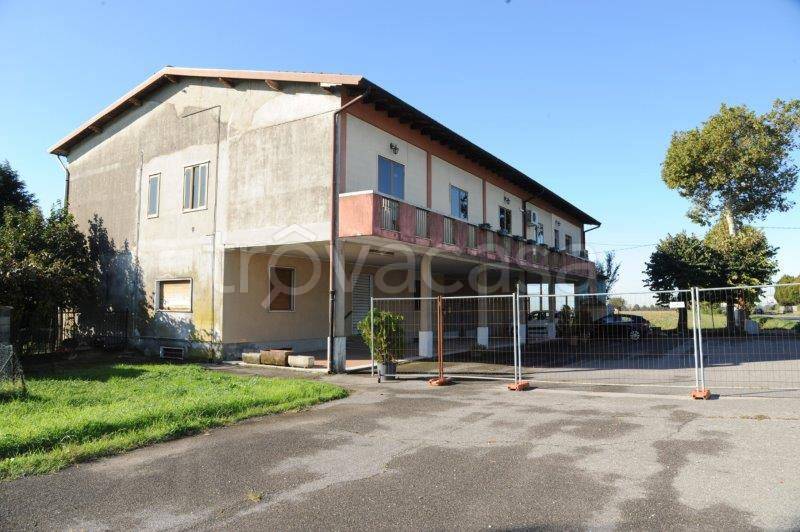 negozio in vendita a Calcio